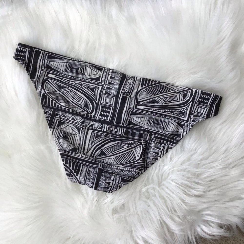Forever 21 Black and White Bikini Bottoms - Picture 3 of 3